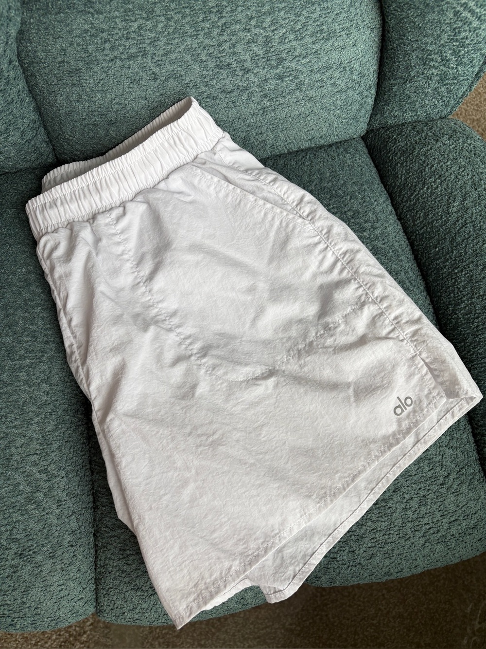 Alo Yoga Alumni Shorts | L | White